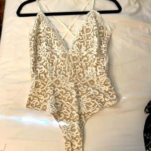 Body suit never worn / no tags